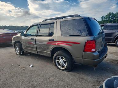 منظر 2005 FORD EXPLORER XLT، زاوية 2