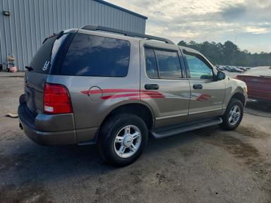 منظر 2005 FORD EXPLORER XLT، زاوية 3