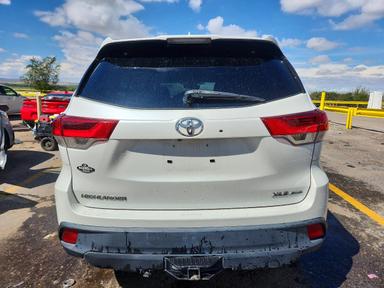 Vista de 2019 TOYOTA HIGHLANDER XLE, ángulo 6