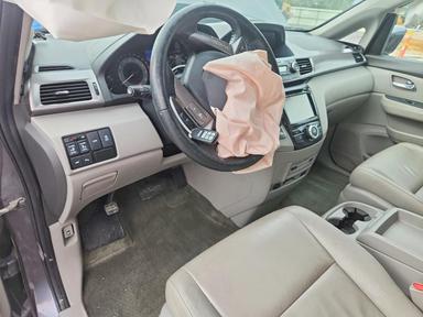 Вид 2015 HONDA ODYSSEY TOURING, угол 8