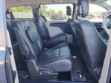 Vue de 2016 CHRYSLER TOWN &amp; COUNTRY TOURING, angle 11