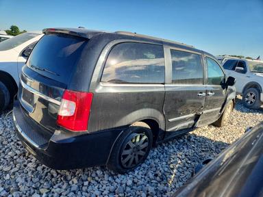 Vue de 2016 CHRYSLER TOWN &amp; COUNTRY TOURING, angle 3
