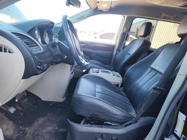 Vue de 2016 CHRYSLER TOWN &amp; COUNTRY TOURING, angle 7