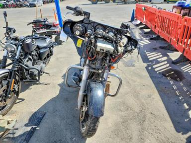 منظر 2013 HARLEY-DAVIDSON FLHX STREET GLIDE، زاوية 2