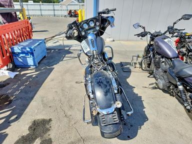 منظر 2013 HARLEY-DAVIDSON FLHX STREET GLIDE، زاوية 4