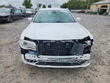Vue de 2017 CHRYSLER 300 LIMITED, angle 5