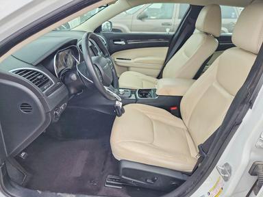 Vue de 2017 CHRYSLER 300 LIMITED, angle 7
