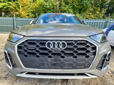 Vue de 2023 AUDI Q5 PREMIUM PLUS 45, angle 5
