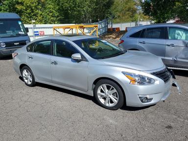 Vue de 2014 NISSAN ALTIMA 2.5, angle 4
