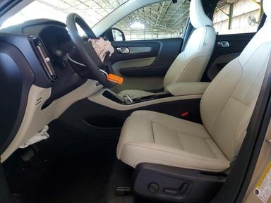 منظر 2025 VOLVO XC40 PLUS، زاوية 7
