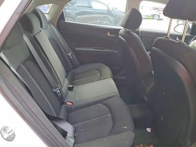 منظر 2019 KIA OPTIMA LX، زاوية 10