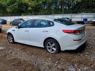 منظر 2019 KIA OPTIMA LX، زاوية 2
