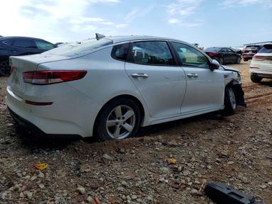 منظر 2019 KIA OPTIMA LX، زاوية 3