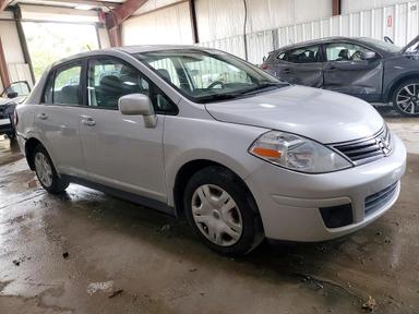 Vedere 2011 NISSAN VERSA 1.8 S, unghi 4