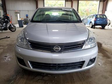 Vedere 2011 NISSAN VERSA 1.8 S, unghi 5