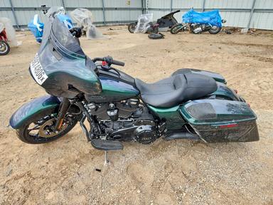 Вид 2021 HARLEY-DAVIDSON FLHXS, угол 3