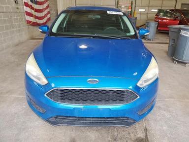 Vue de 2016 FORD FOCUS SE, angle 5