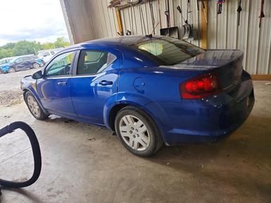 منظر 2013 DODGE AVENGER SE، زاوية 2