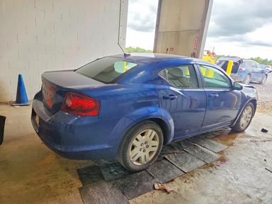 منظر 2013 DODGE AVENGER SE، زاوية 3