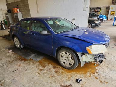 منظر 2013 DODGE AVENGER SE، زاوية 4
