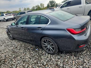 Vedere 2021 BMW 330XI, unghi 2