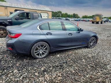 Vedere 2021 BMW 330XI, unghi 3