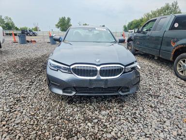 Vedere 2021 BMW 330XI, unghi 5