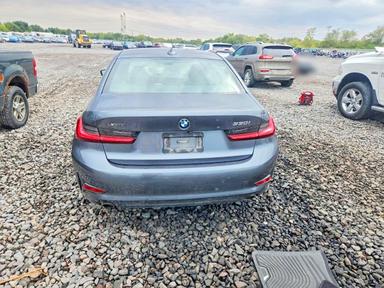 Vedere 2021 BMW 330XI, unghi 6