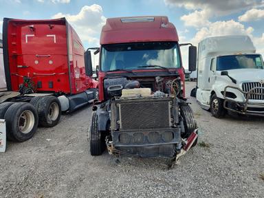 Vista de 2006 VOLVO VNL SEMI TRUCK, ángulo 5