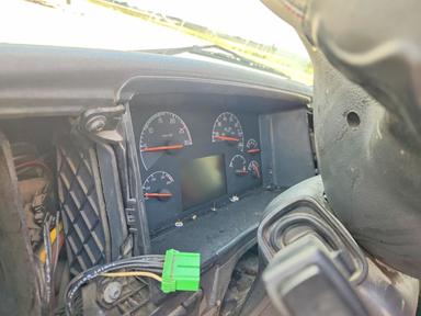 Vista de 2006 VOLVO VNL SEMI TRUCK, ángulo 9