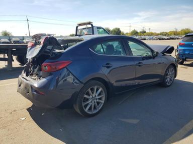 Vue de 2018 MAZDA 3 GRAND TOURING, angle 3