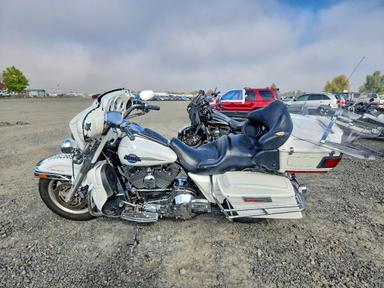 2006 HARLEY-DAVIDSON FLHTCUI view, angle 3