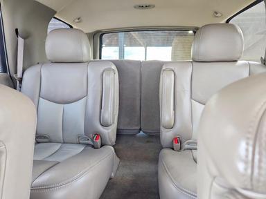 Vista de 2004 GMC YUKON DENALI, ángulo 10