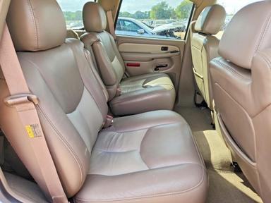 Vista de 2004 GMC YUKON DENALI, ángulo 11