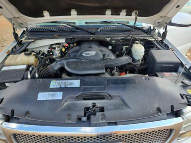 Vista de 2004 GMC YUKON DENALI, ángulo 12