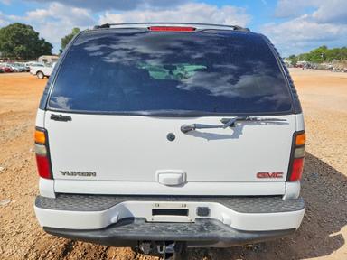 Vista de 2004 GMC YUKON DENALI, ángulo 6