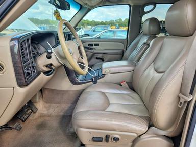 Vista de 2004 GMC YUKON DENALI, ángulo 7