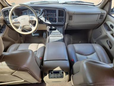 Vista de 2004 GMC YUKON DENALI, ángulo 8