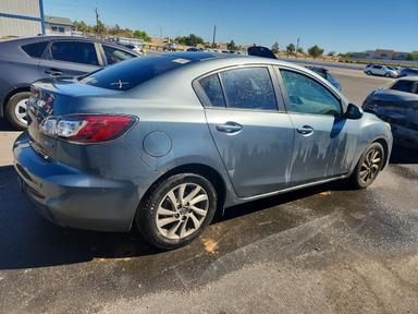 Vista de 2013 MAZDA 3 I, ángulo 3