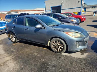 Vista de 2013 MAZDA 3 I, ángulo 4