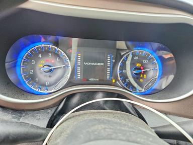 Vue de 2021 CHRYSLER VOYAGER LXI, angle 9