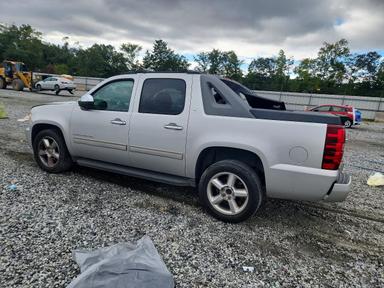 Vue de 2011 CHEVROLET AVALANCHE LT, angle 2