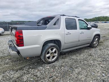 Vue de 2011 CHEVROLET AVALANCHE LT, angle 3