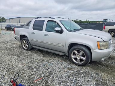 Vue de 2011 CHEVROLET AVALANCHE LT, angle 4