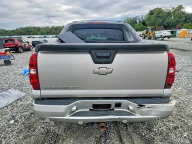 Vue de 2011 CHEVROLET AVALANCHE LT, angle 6