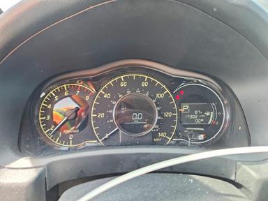 Vue de 2015 NISSAN VERSA NOTE SV, angle 9