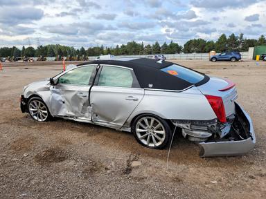 Vue de 2014 CADILLAC XTS LUXURY COLLECTION, angle 2