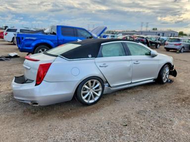 Vue de 2014 CADILLAC XTS LUXURY COLLECTION, angle 3