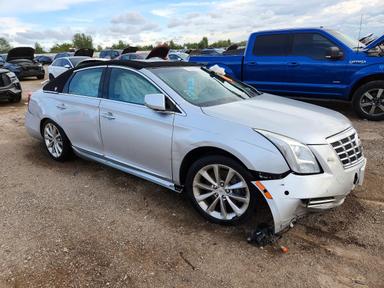 Vue de 2014 CADILLAC XTS LUXURY COLLECTION, angle 4