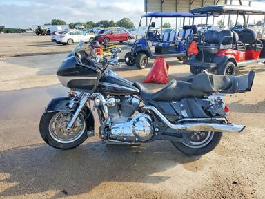 Vue de 2004 HARLEY-DAVIDSON FLTRI, angle 3